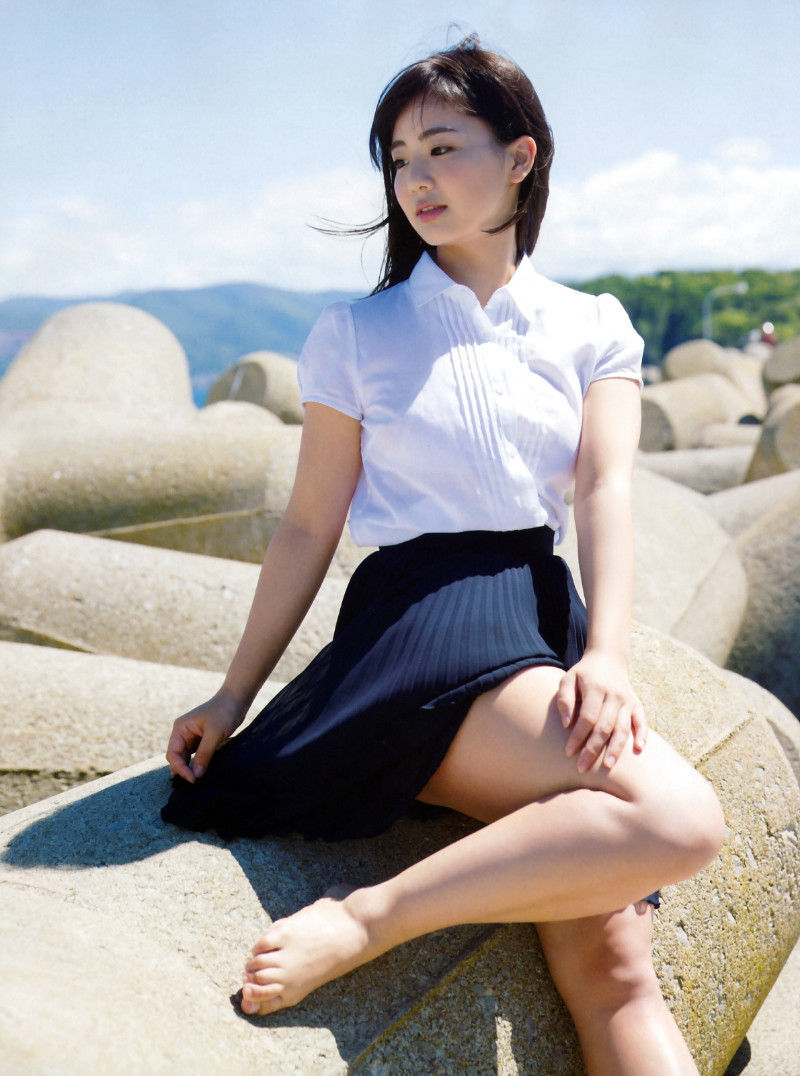 gravure-glamour:  Natsumi Hirajima