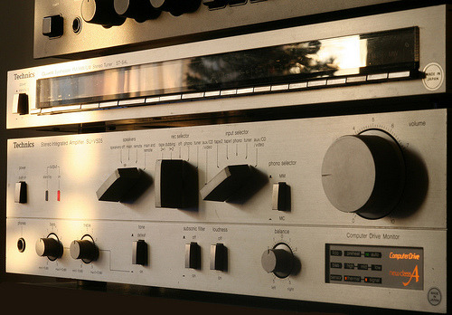analog-dreams:  Technics SU-V505 amp with ST-S4L tuner by -transiently permanent- #flickstackr Flickr: http://flic.kr/p/4dHZax 