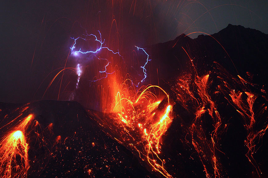 atac-wolfe:   Sakurajima by Takehito Miyatake and Martin Rietze  Such a captivating