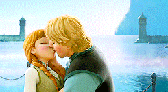 stydiaislove:  get to know me meme | [5/5] favorite movies ➥ Frozen  “Some