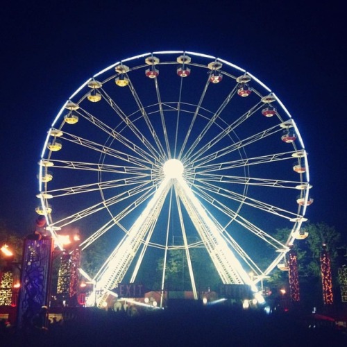 Avec un décor pareil, les retouches sont quasiment inutiles. #hellfest #onehellofaride #wheel #night