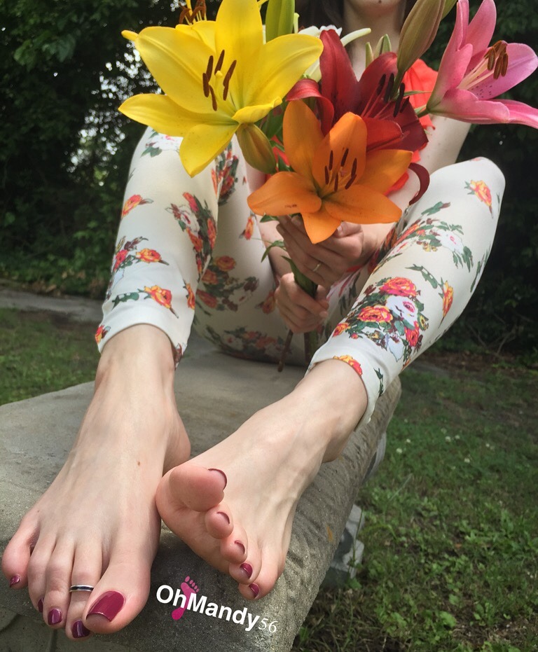 ohmandy56:  Surprised with hand-picked flowers from my husband today. :)