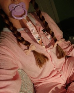 littleskittle19:Super duper oldie.. pretty sure I don’t have these pjs, bows, or paci anymore 💔