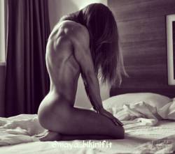 femalemuscletalk:  This is how I sleep, any problem with that?  #femalebodybuilding #bodybuilding #fitness  #femalewrestlers #bikini #femalemusclehttp://bit.ly/10U4NH 