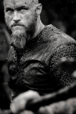vikings-shieldmaiden:  Ragnar  |  Vikings
