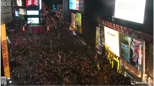 crissle:  blackproverbs:  cosbyykidd:  thechanelmuse:  Thousands in Time Square rallying