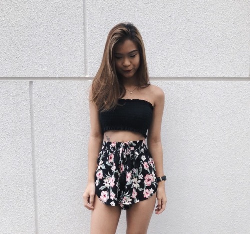 stickysg:healthyperson:For a 17 year old girl like her, she have a nice pair of tits and look at tha