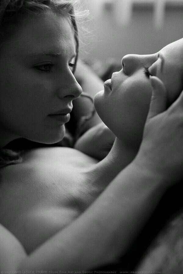 annelisa-white:  #lesbian #photography #b&amp;w