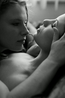 annelisa-white:  #lesbian #photography #b&w