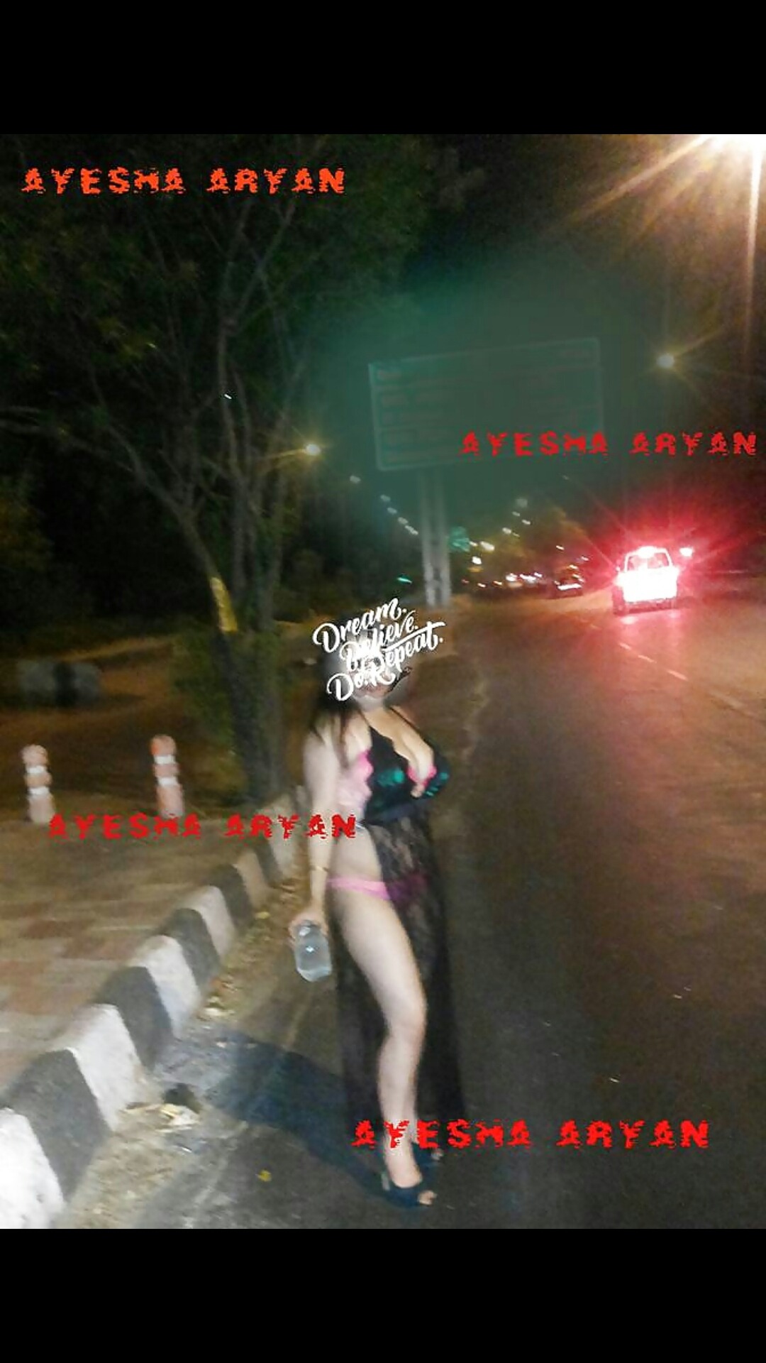 taruun:  exhibitionistdesidaring:Daring bitch on roads 2 … This is daring…. Applaude