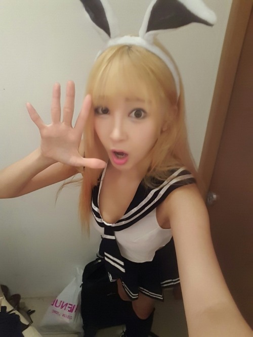 XXX kormodels:  Kim Olia’s selca photo