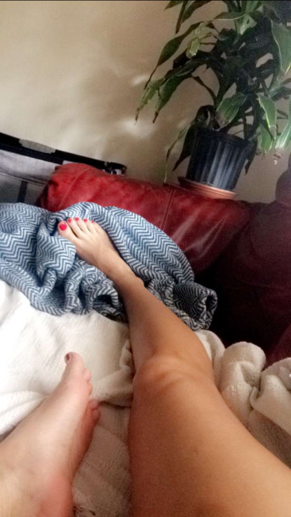 My fiancé has the sexiest red toes. I love sucking on them. And rubbing them.