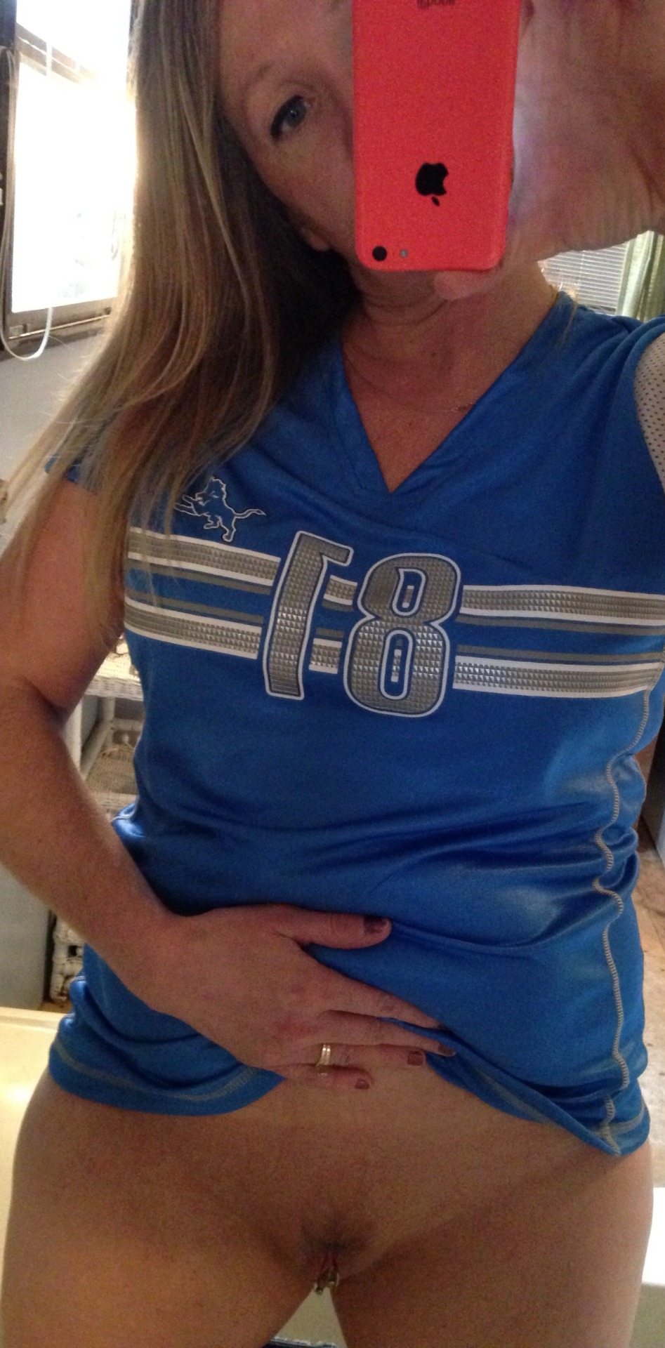 milfaubrey:  Wonder what Calvin Johnson would do if he saw this picture LOL 😝