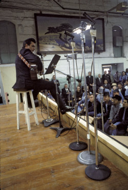 pinkfled:  Johnny Cash performing for inmates
