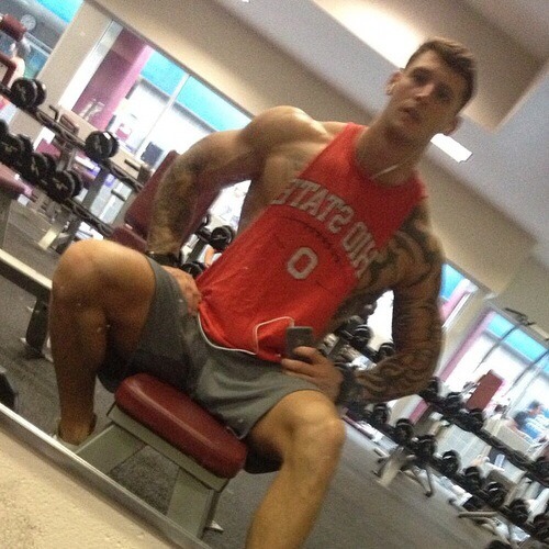 gr8kingofhearts:  kattenijin:  musclehank:  Any ID on this hot fuck?  He goes by