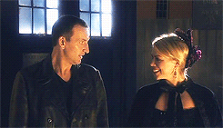 notalwaysontime:  Doctor/Rose + Armswalking arm in arm, and we’re on our way     