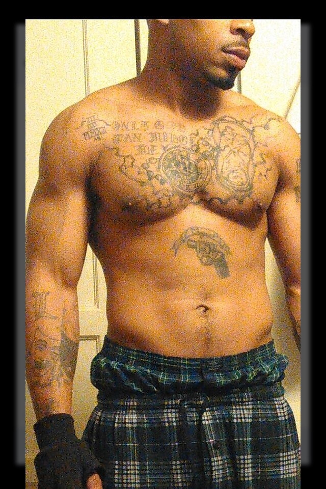 baitnbust:  He so fuckin sexy!!! follow n reblog for more….
