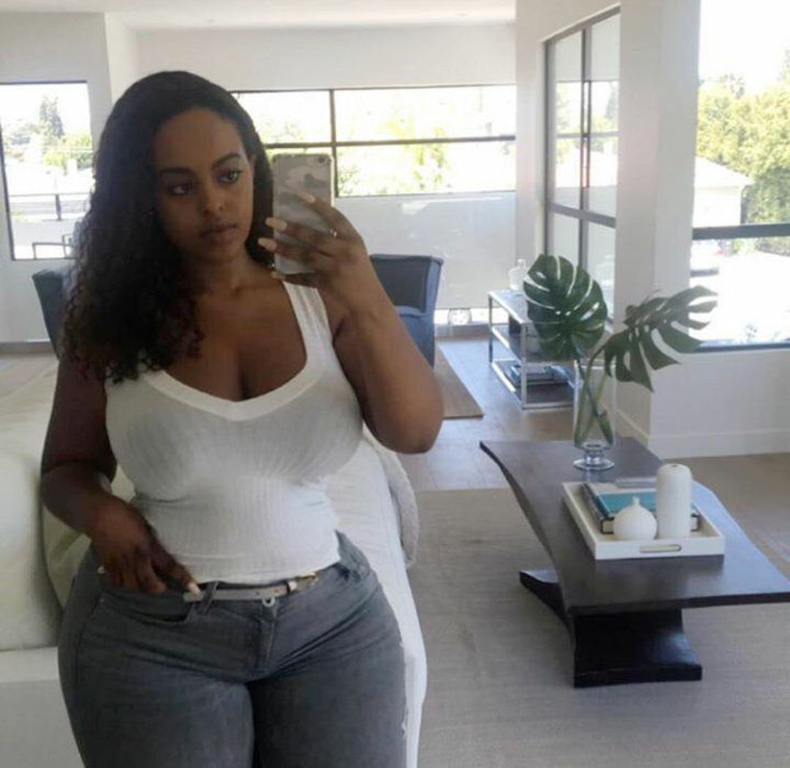 jazziedadd:  CurvyLicious. DeliciouslySexy. BootiLicious.     Ms MsrTaye 💜💚💜