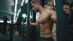 aesthetic8packabsworkoutprogram:  The first step to attaining any fitness goal is setting realistic targets, a house is not built in a day but it’s built by digging a foundation first and then laying one brick at a time which eventually becomes complete