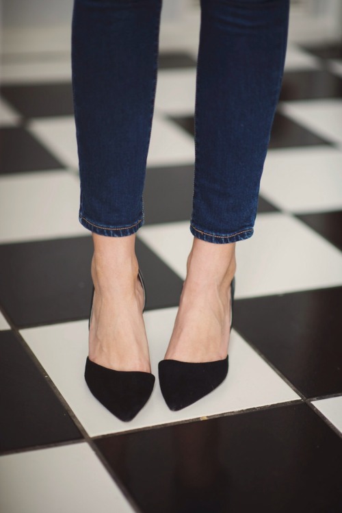 naimabarcelona:  Barefootblonde