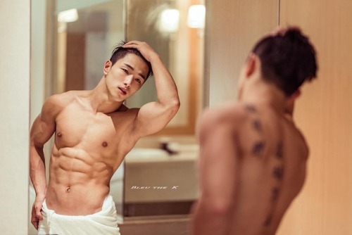 artoffreddieniem-blog: 【一位摄影师偏爱的男模】#Instagram 摄影师&男模# 韩国釜山的摄影师BLEU THE K（IG: bleu_the_k）| 男模: 박다