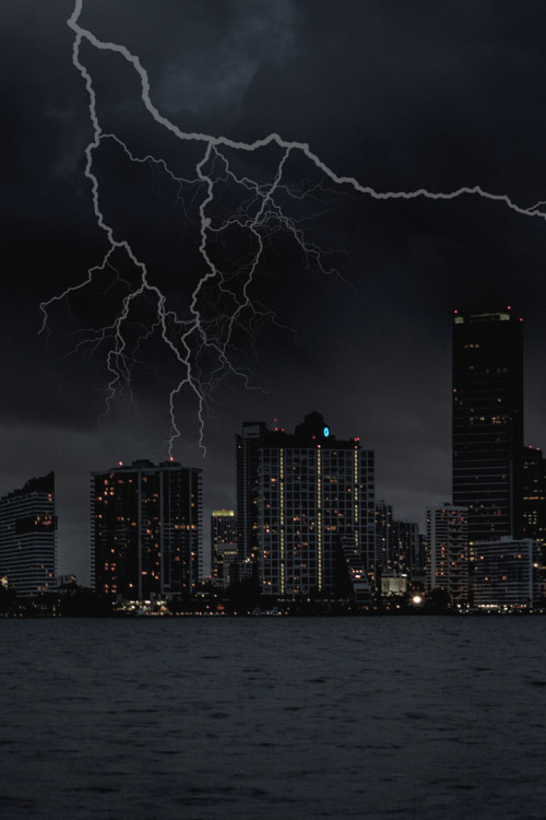 banshy:  Electrifying | René Ladenius   