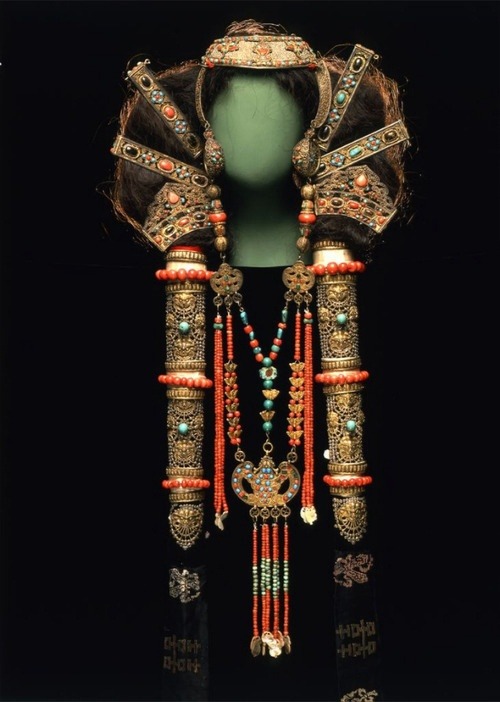 virtual-artifacts:Headdress and necklaces once worn by a married woman of the Chalcha, a Mongolian s