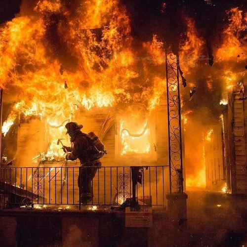 firefighterfeuerwehrposts:  #fireman #fire #firemen #firewoman #fireworks #firework #firefighter_feu