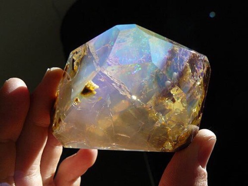 pvnkbaby:the ethiopian welo opal: ocean in a rock
