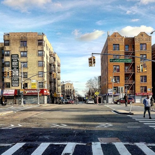 wanderingnewyork - Looking eastward through the intersection of...