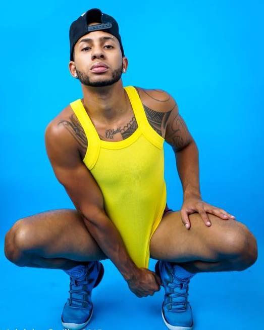 dominicanblackboy:  dominicanblackboy:  A sexy workout moment wit hot Latin hottie