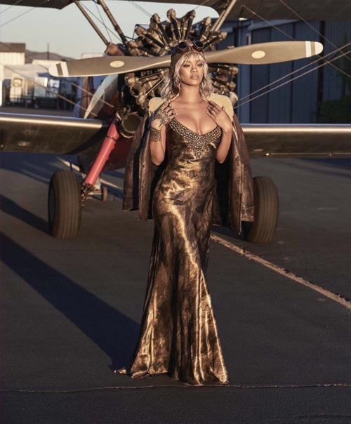 Porn photo druged:  Rihanna for Harper’s Bazaar