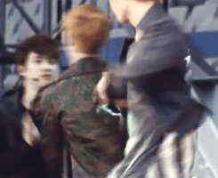 dyorobou:  he’s just having his moment.. -_- 