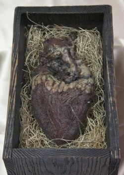 plagiarizedexistence:  thecarvingwitch:  thirdoffive:  The mummified heart of a Norse giant. While going through his famous grandfather’s belongings after his passing in 1937, violinist Lars Sigerson discovered this casket. It appears to have been passed