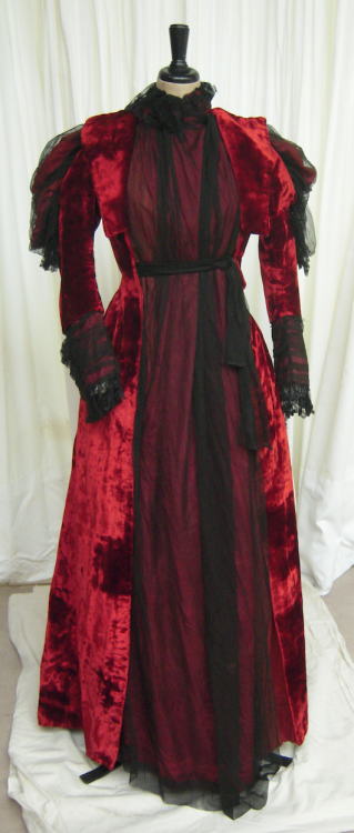 Velvet and Net Tea Gown, ca. 1891-93David Kemp & Son, Glasgowvia Kelvingrove Museum…and y