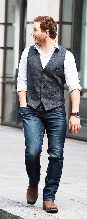 chrisprattdelicious:   Chris Pratt hit the ITV Studios in London on Thursday to record