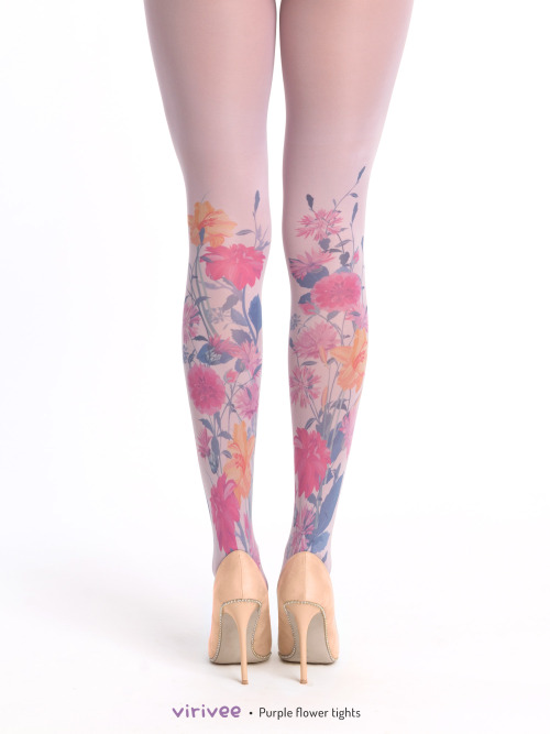  Vintage style purple floral tightsLight purple tights with vintage style flower print on the lowe