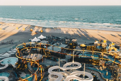 colorogasm:Stay AmusedPhoto by Ethan Hoover 