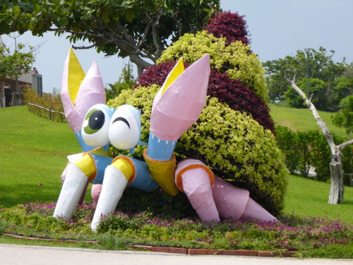 Sculptures florales dans le parc autour de l'aquarium  ^o^