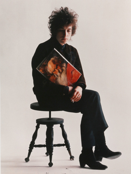 noveltytwist:Bob Dylan (1965), photograph by Jerry Schatzberg