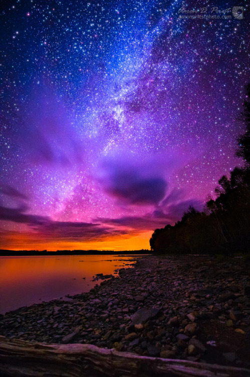 drxgonfly: Milky Way over Spencer Bay, Moosehead Lake, Maine (by Aaron Priest) Reblogging some th