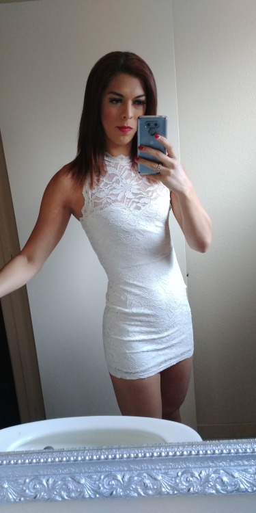 kerrydawg:analman666:kendrasinclaire:First time putting on this dress after owning it for over two y