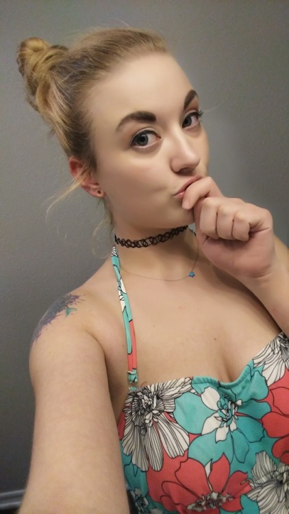 yerdua-pixel:  When your friend has the best selfie lighting/mirror ever in their bathroom…  Psst. There’s nude versions of this on my private blog ;) message me!!