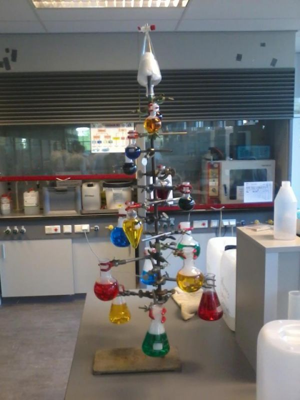 laughingsquid:
“ Chemistree, A Christmas Tree Made Out of Chemistry Lab Equipment
”