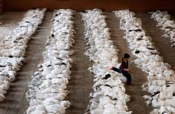 boujhetto:   Secretary of State John Kerry referenced this photograph when making his speech today, trying to drive home how awful the Syrian chemical attack was as he tried to convince us why we should go to war. One problem. The picture isn’t even