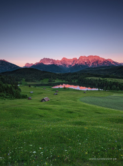 sitoutside:   Alpenglühen   by  *Niceshoot*  