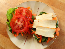 garden-of-vegan:  Toasted sesame bagel sandwich with butter lettuce, carrot ribbons, tomato slices, smoked tofu, baby spinach, melted Daiya cheddar, salt and pepper, and hummus.