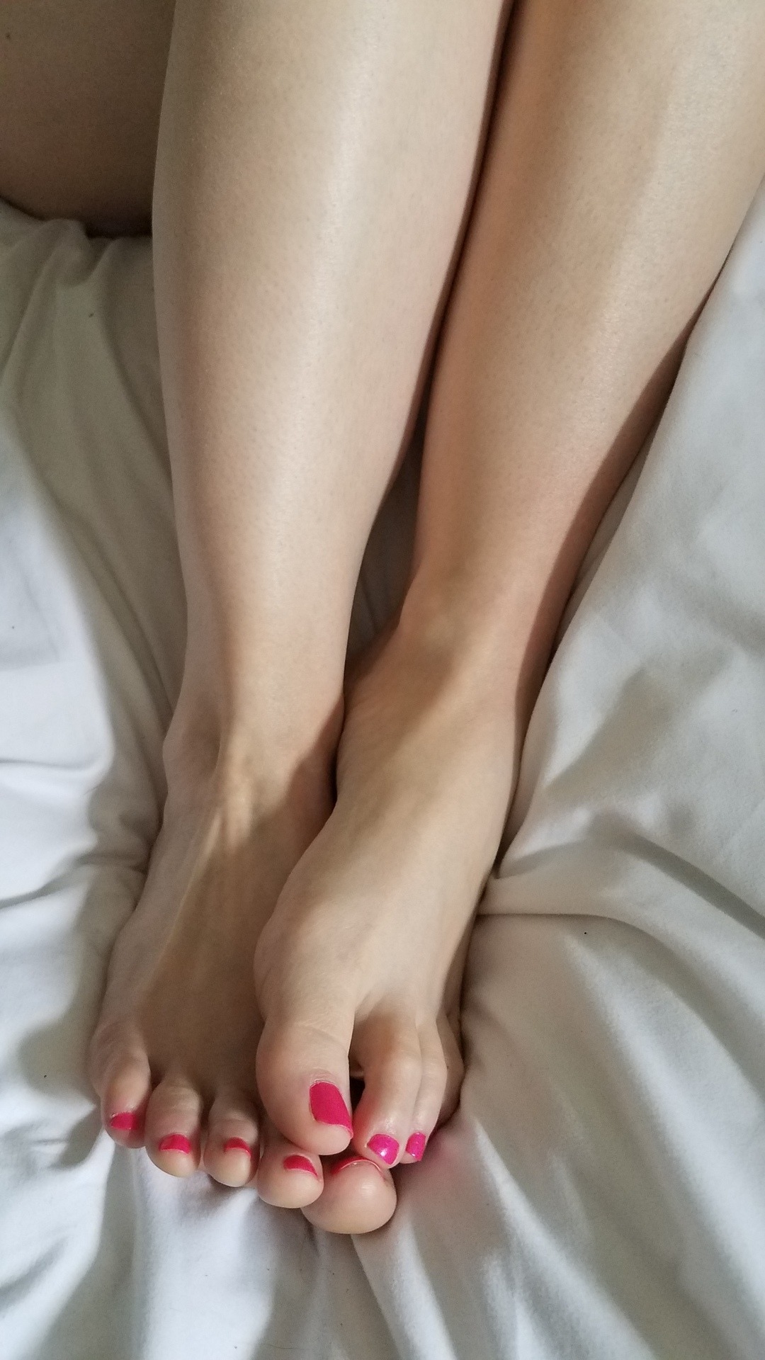 myprettywifesfeet:My pretty wifes beautiful tootsies looking good in bed this morning.please