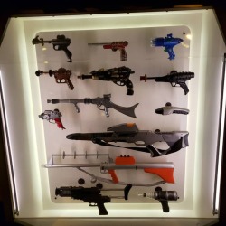 agentmlovestacos:  The collection of sci-fi blasters and guns at MoPop in Seattle is so rad. I only recognize a few. You?  (at Museum of Pop Culture)