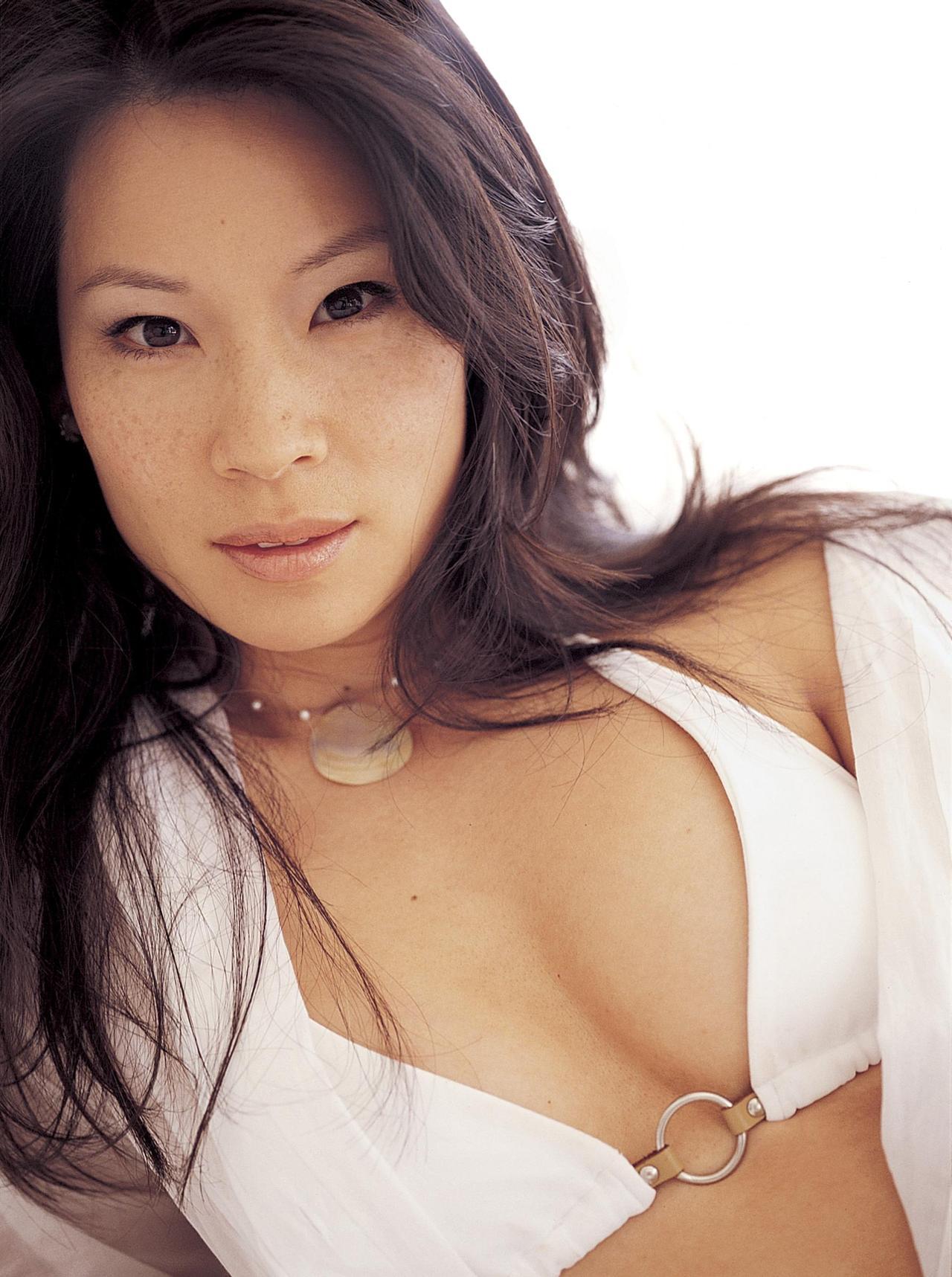 some-celebrity-stuffs:Lucy Liu